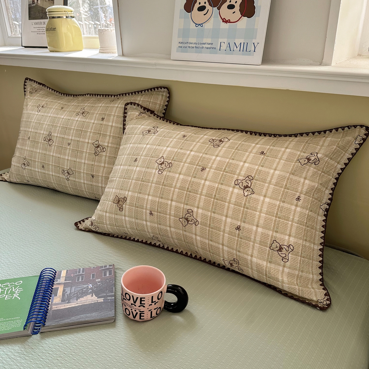 91家纺网 家纺一手货源 找家纺 几禾 2026新款高品质A类110g泡芙纱甜栗贝壳边四件套 甜栗-青棕格纹熊