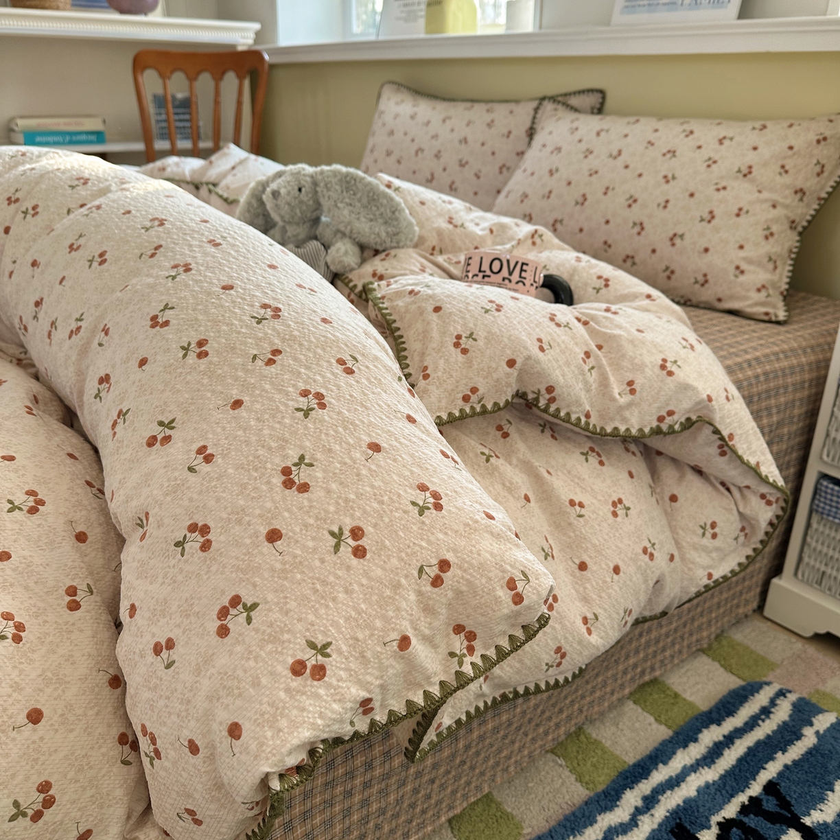 91家纺网 家纺一手货源 找家纺 几禾 2026新款高品质A类110g泡芙纱甜栗贝壳边四件套 甜栗-酒渍樱桃