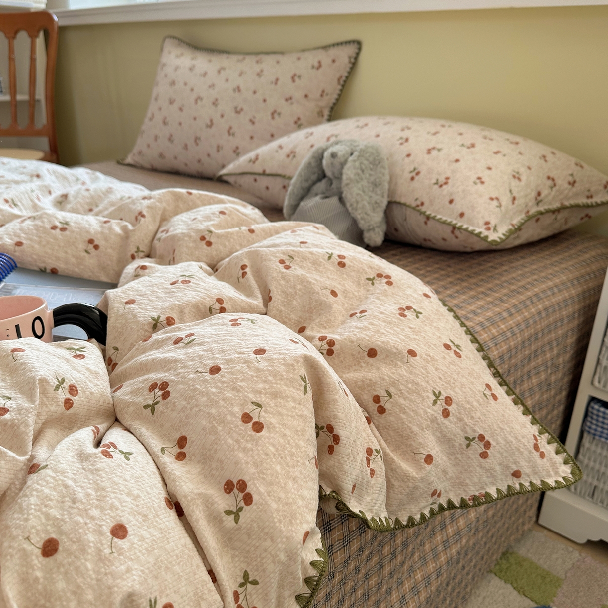 91家纺网 家纺一手货源 找家纺 几禾 2026新款高品质A类110g泡芙纱甜栗贝壳边四件套 甜栗-酒渍樱桃