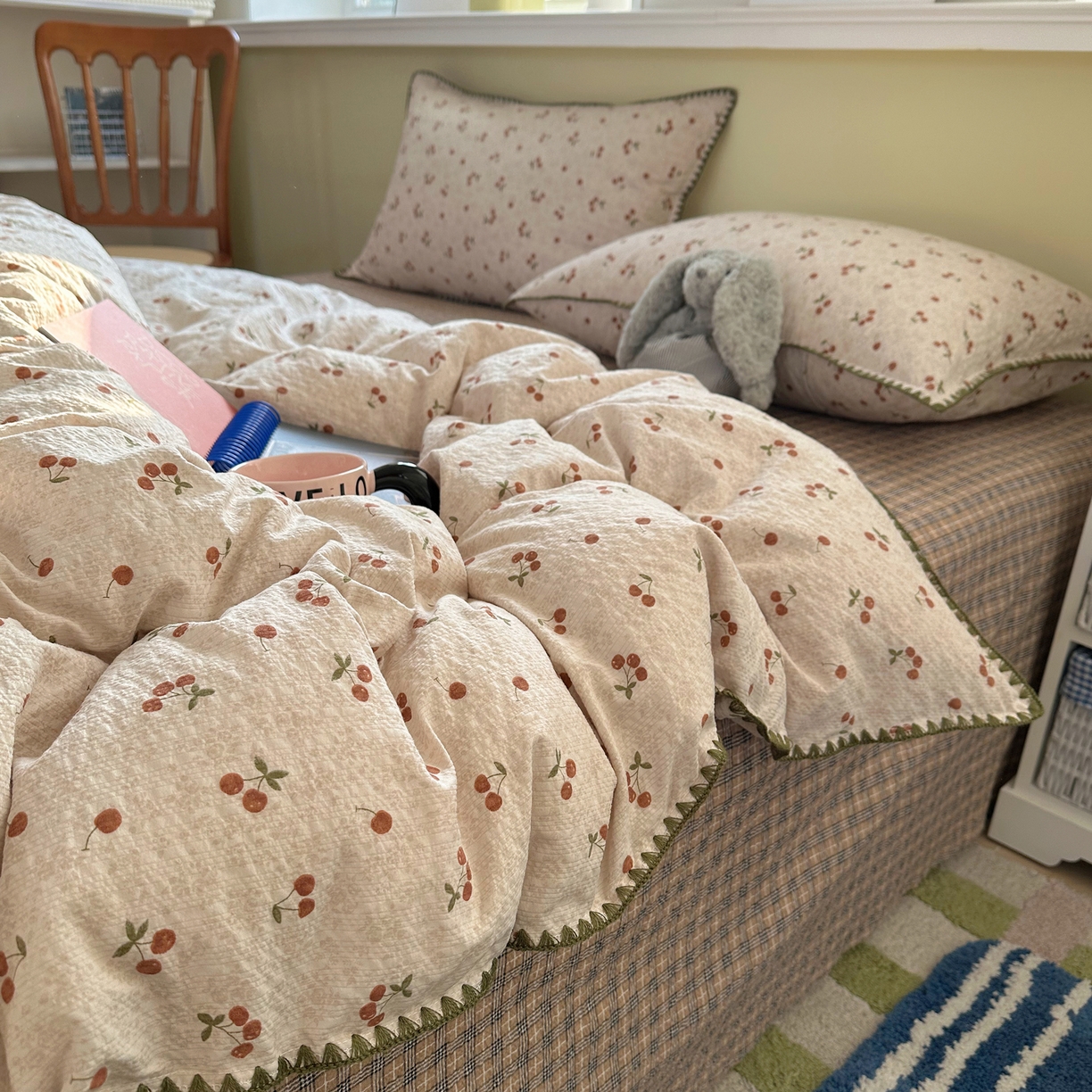 91家纺网 家纺一手货源 找家纺 几禾 2026新款高品质A类110g泡芙纱甜栗贝壳边四件套 甜栗-酒渍樱桃