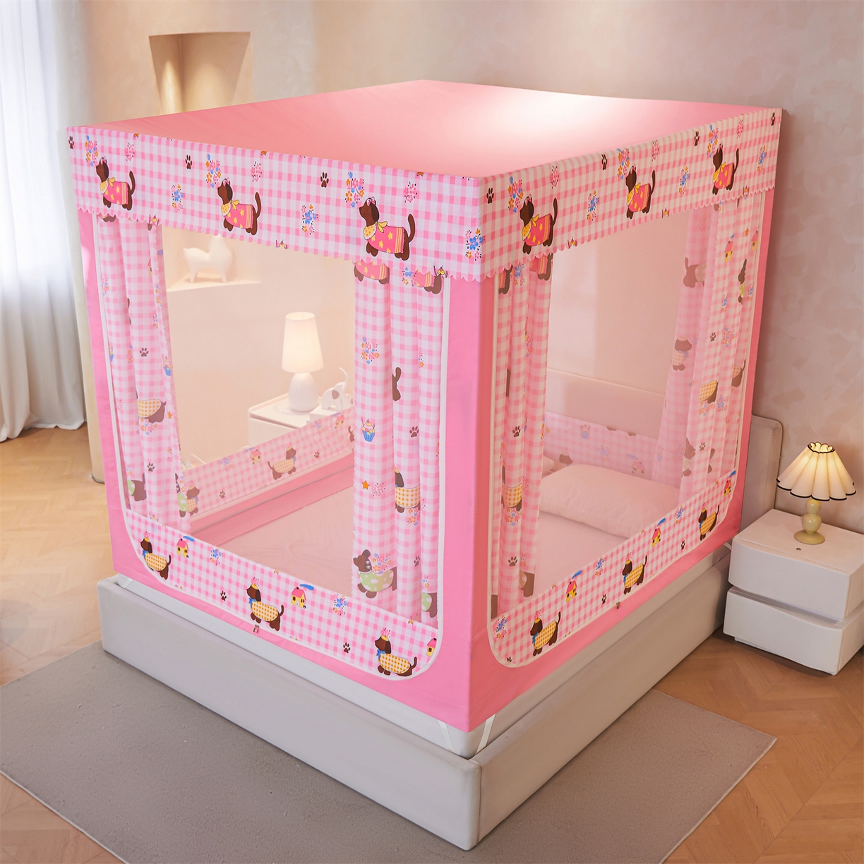 91家纺网 家纺一手货源 找家纺 迪凡保罗蚊帐 2026新款2606专版卡通回底全底AB版遮光帘坐床蚊帐 拉拉狗-带床帘