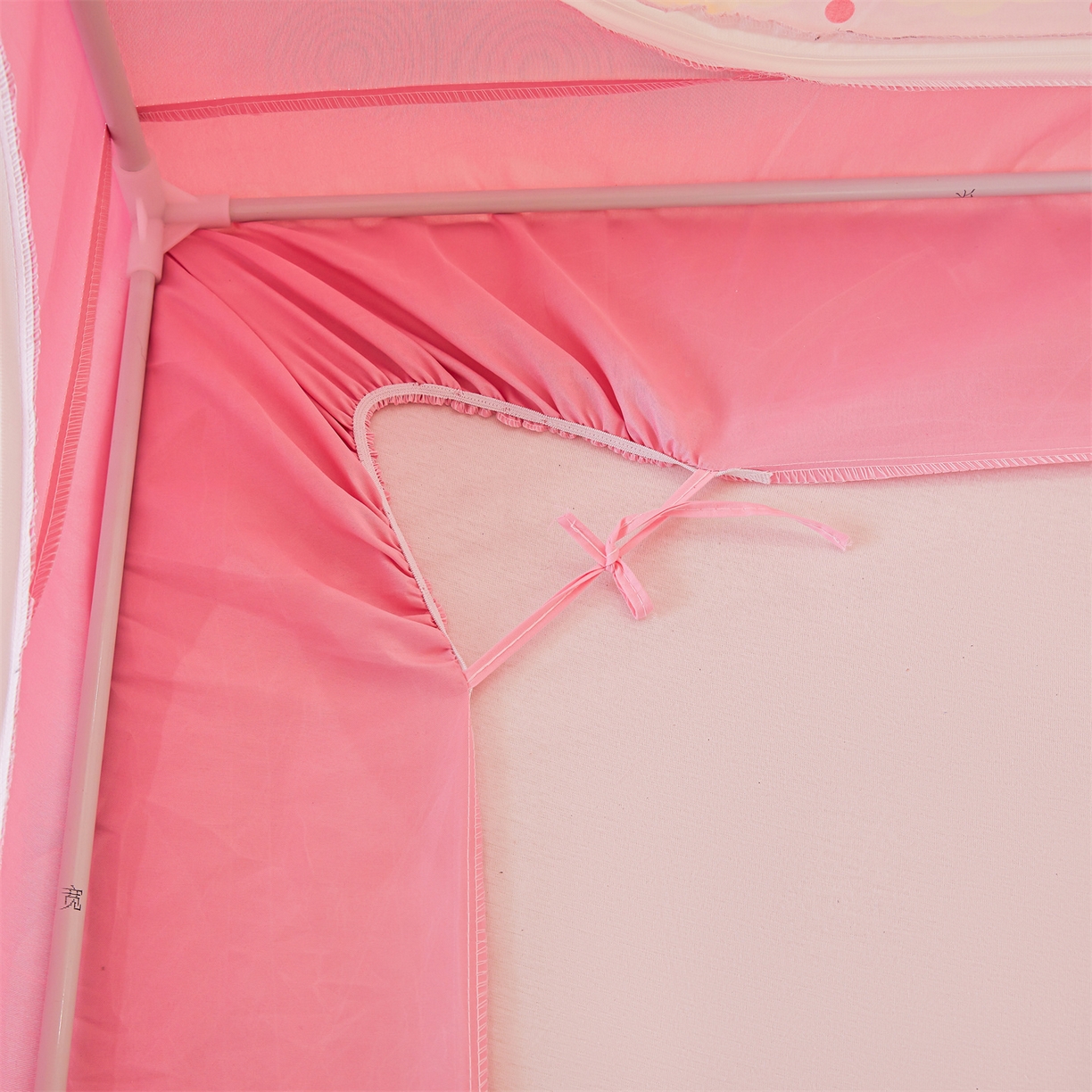 91家纺网 家纺一手货源 找家纺 迪凡保罗蚊帐 2026新款2606专版卡通回底全底AB版遮光帘坐床蚊帐 爱心蛋糕-无床帘