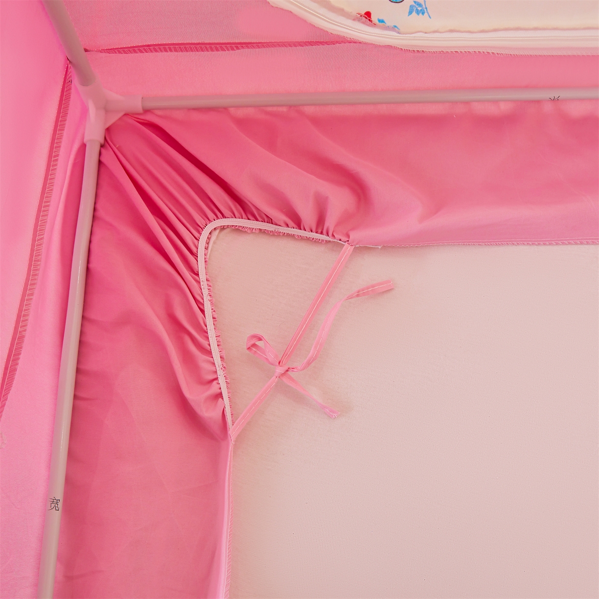 91家纺网 家纺一手货源 找家纺 迪凡保罗蚊帐 2026新款2606专版卡通回底全底AB版遮光帘坐床蚊帐 爱心兔兔-无床帘