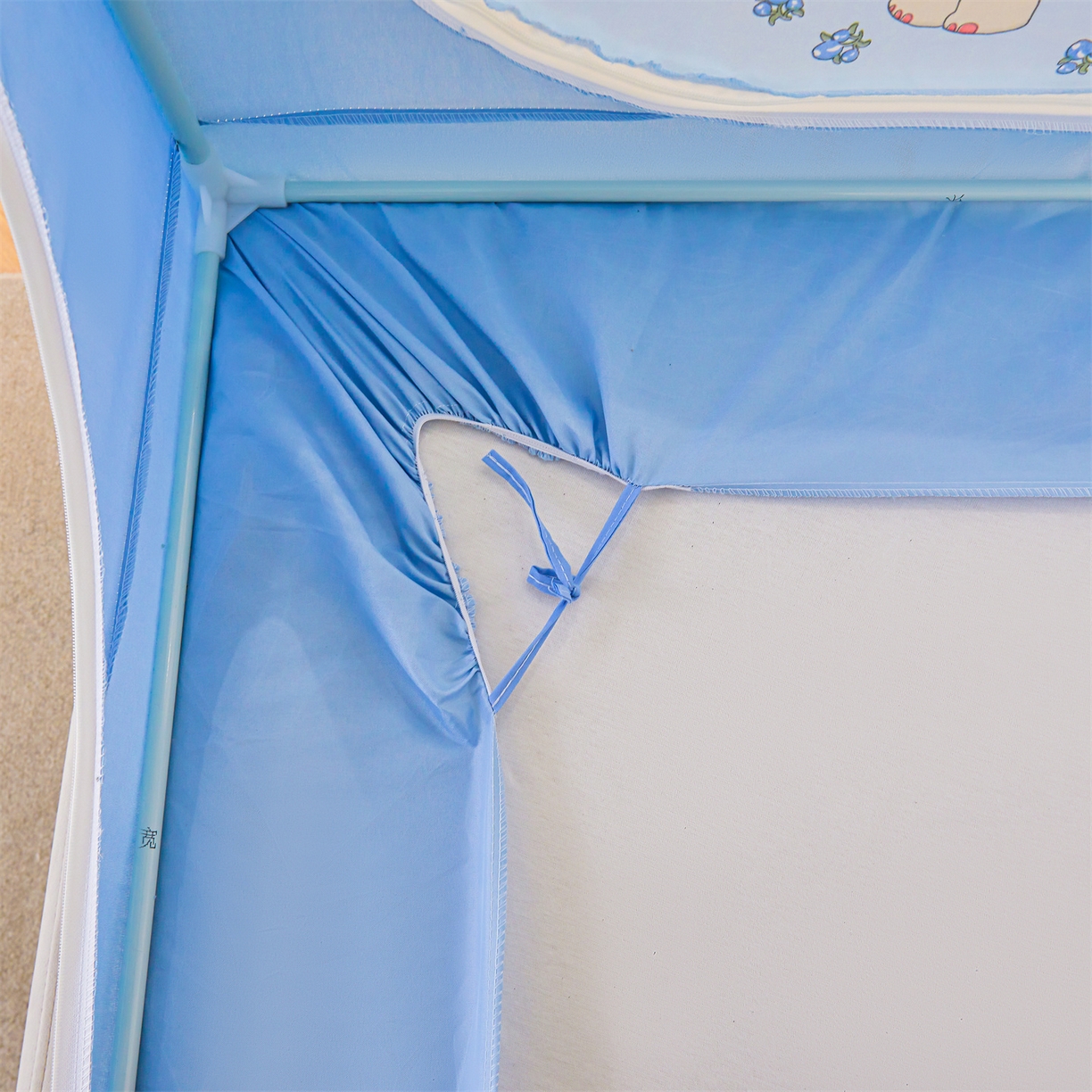 91家纺网 家纺一手货源 找家纺 迪凡保罗蚊帐 2026新款2606专版卡通回底全底AB版遮光帘坐床蚊帐 快乐乐园-无床帘