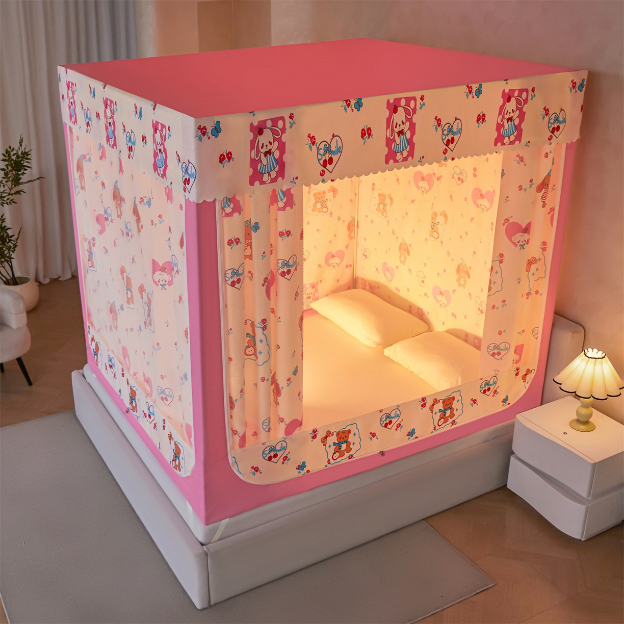 91家纺网 家纺一手货源 找家纺 迪凡保罗蚊帐 2026新款2606专版卡通回底全底AB版遮光帘坐床蚊帐 爱心兔兔-无床帘