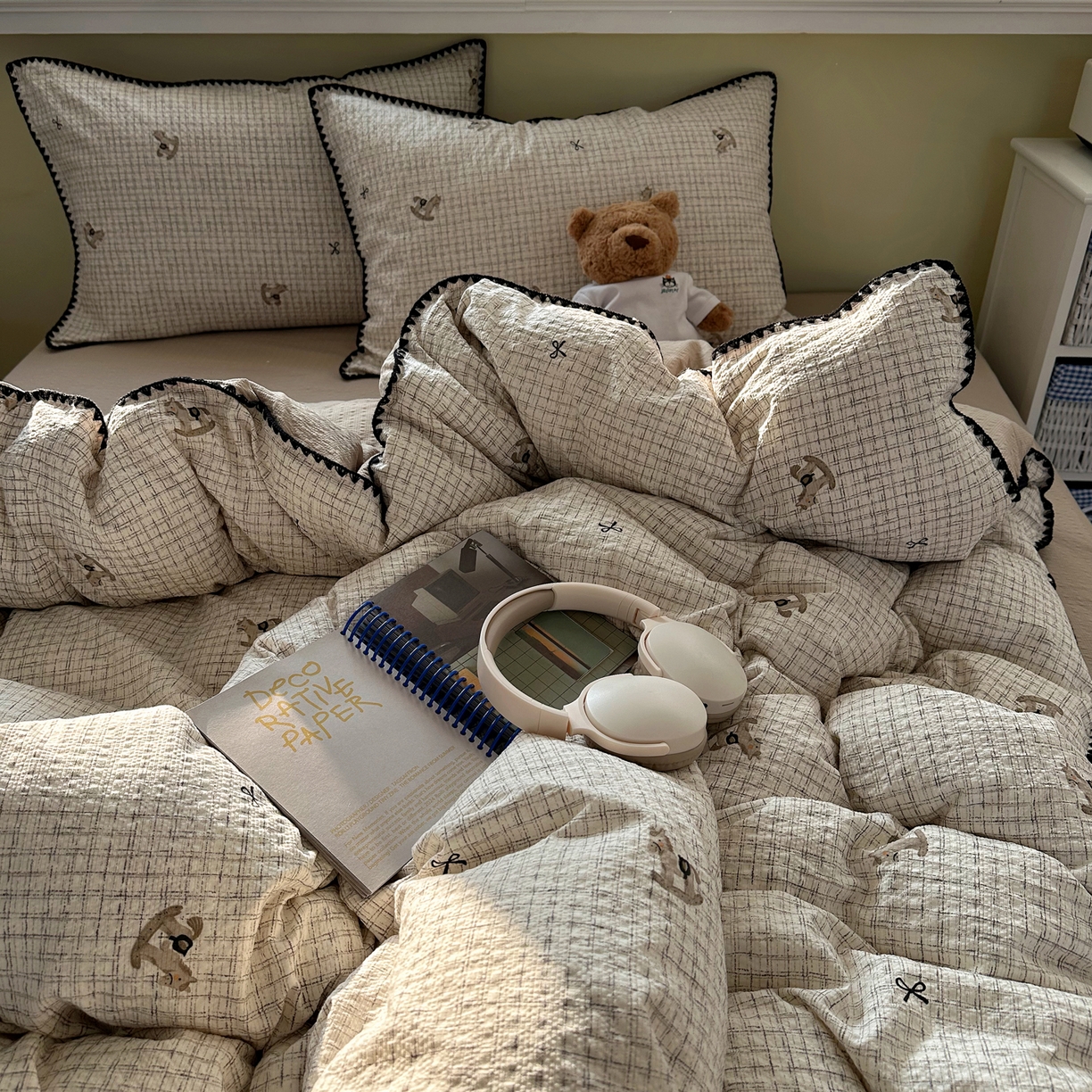 91家纺网 家纺一手货源 找家纺 几禾 2026新款高品质A类110g泡芙纱甜栗贝壳边四件套 甜栗-织纹木马迹