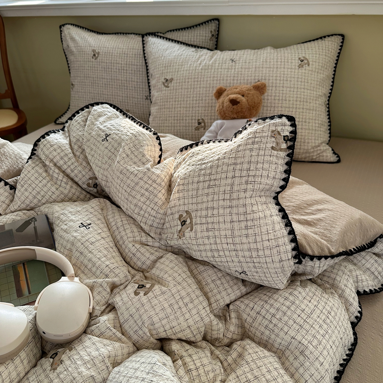 91家纺网 家纺一手货源 找家纺 几禾 2026新款高品质A类110g泡芙纱甜栗贝壳边四件套 甜栗-织纹木马迹