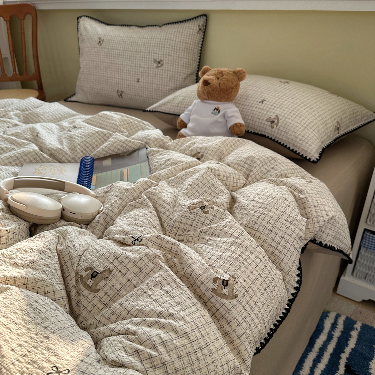 91家纺网 家纺一手货源 找家纺 几禾 2026新款高品质A类110g泡芙纱甜栗贝壳边四件套 甜栗-织纹木马迹