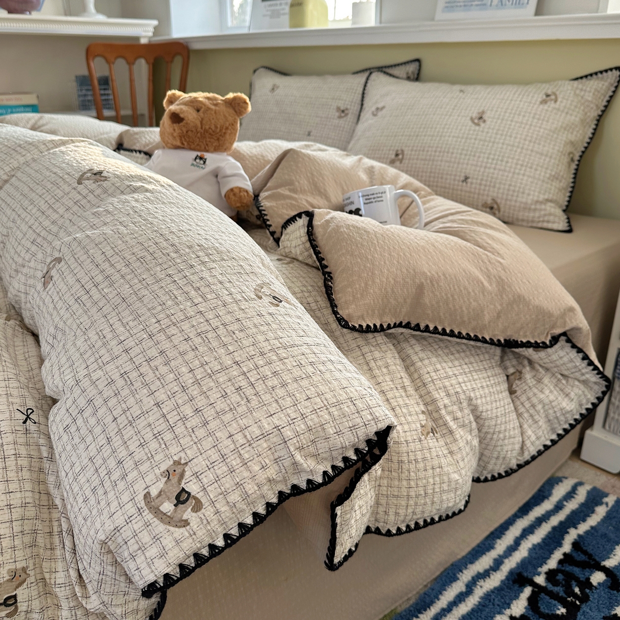 91家纺网 家纺一手货源 找家纺 几禾 2026新款高品质A类110g泡芙纱甜栗贝壳边四件套 甜栗-织纹木马迹