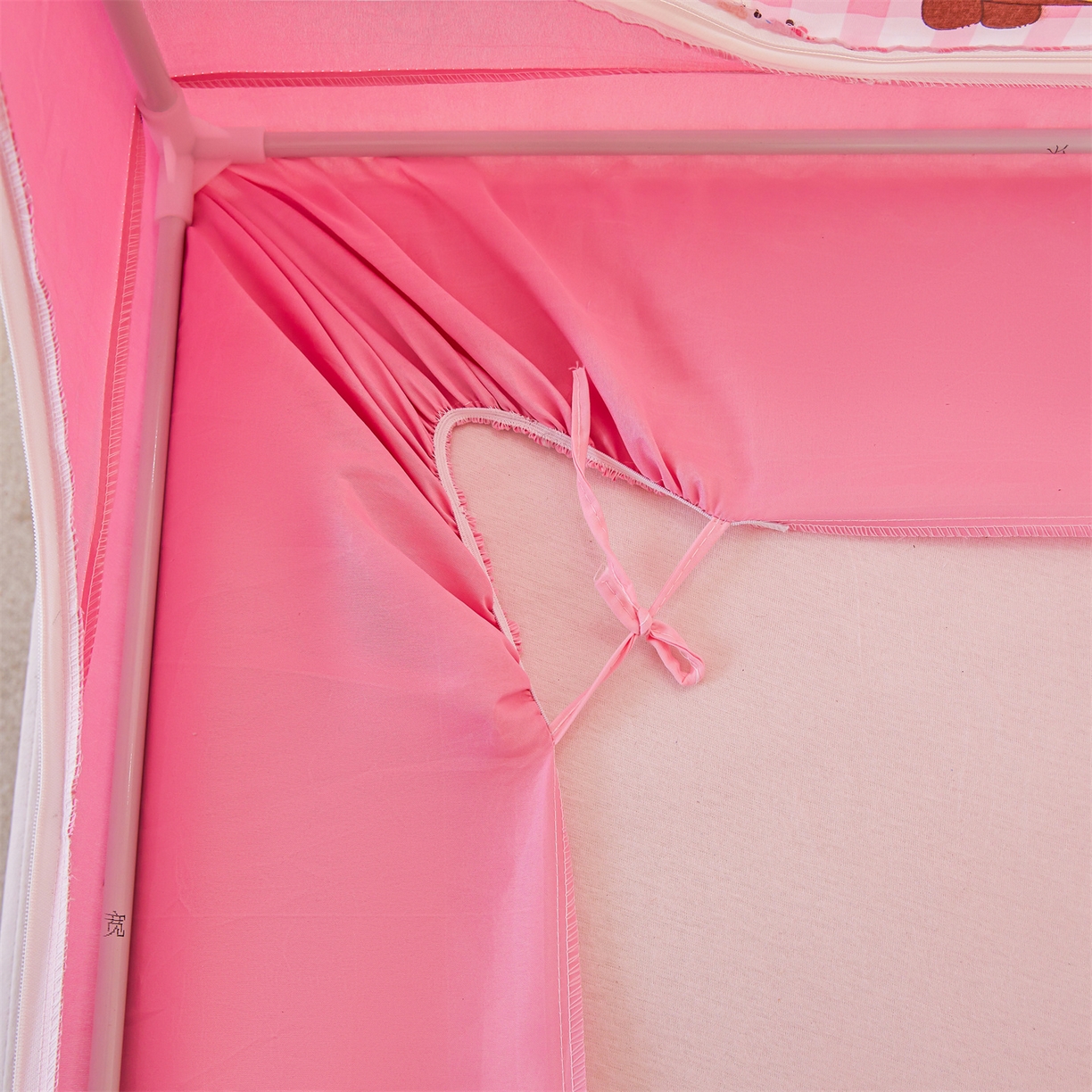 91家纺网 家纺一手货源 找家纺 迪凡保罗蚊帐 2026新款2606专版卡通回底全底AB版遮光帘坐床蚊帐 拉拉狗-带床帘