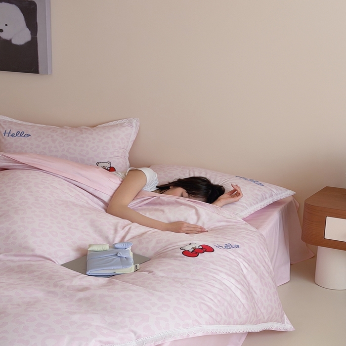 91家纺网 家纺一手货源 找家纺 桔子家纺 2026新款100s全棉快乐系列四件套 快乐小熊