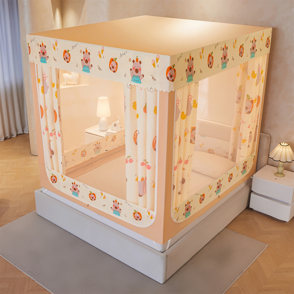 91家纺网 家纺一手货源 找家纺 迪凡保罗蚊帐 2026新款2606专版卡通回底全底AB版遮光帘坐床蚊帐 水豚派对-无床帘