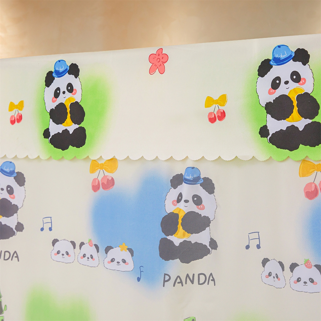 91家纺网 家纺一手货源 找家纺 迪凡保罗蚊帐 2026新款2606专版卡通回底全底AB版遮光帘坐床蚊帐 爱心熊猫-无床帘