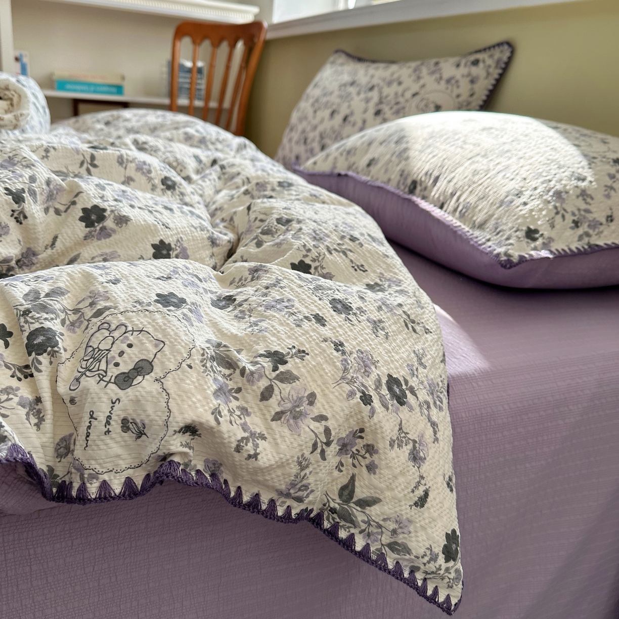 91家纺网 家纺一手货源 找家纺 几禾 2026新款高品质A类110g泡芙纱甜栗贝壳边四件套 甜栗-小猫秘境灰