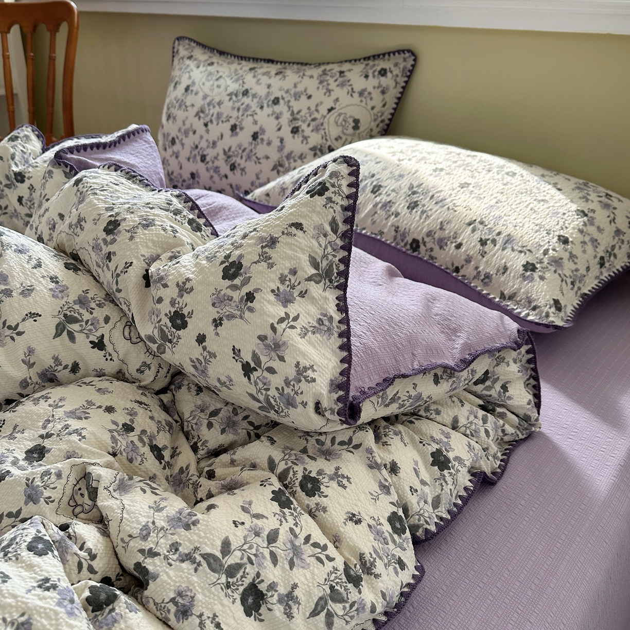 91家纺网 家纺一手货源 找家纺 几禾 2026新款高品质A类110g泡芙纱甜栗贝壳边四件套 甜栗-小猫秘境灰