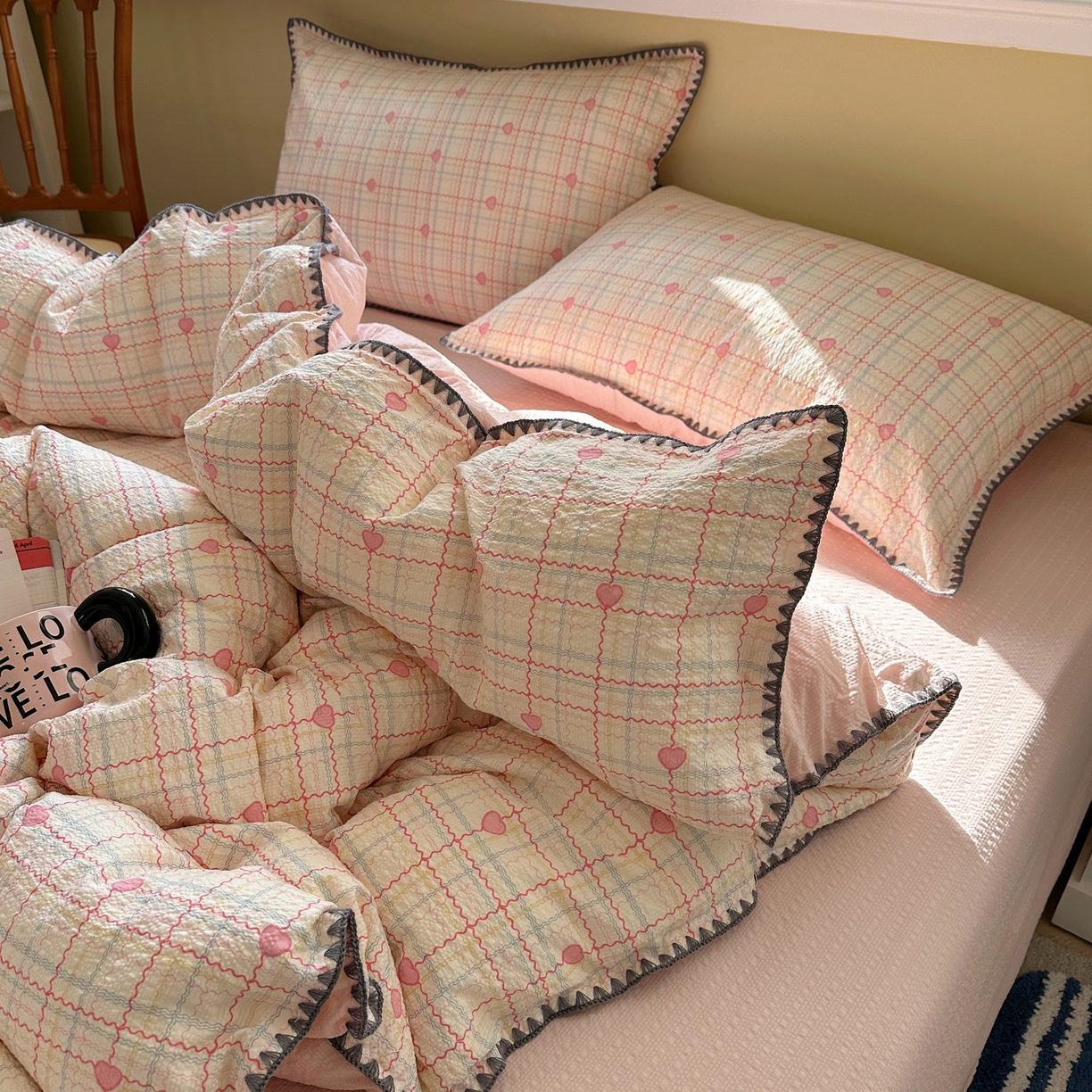 91家纺网 家纺一手货源 找家纺 几禾 2026新款高品质A类110g泡芙纱甜栗贝壳边四件套 甜栗-格格心