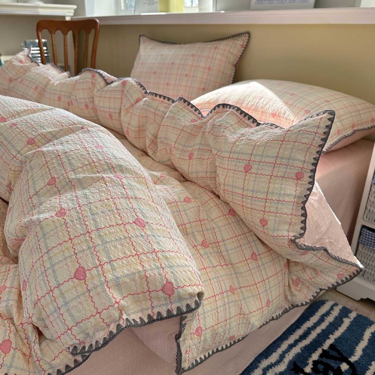 91家纺网 家纺一手货源 找家纺 几禾 2026新款高品质A类110g泡芙纱甜栗贝壳边四件套 甜栗-格格心