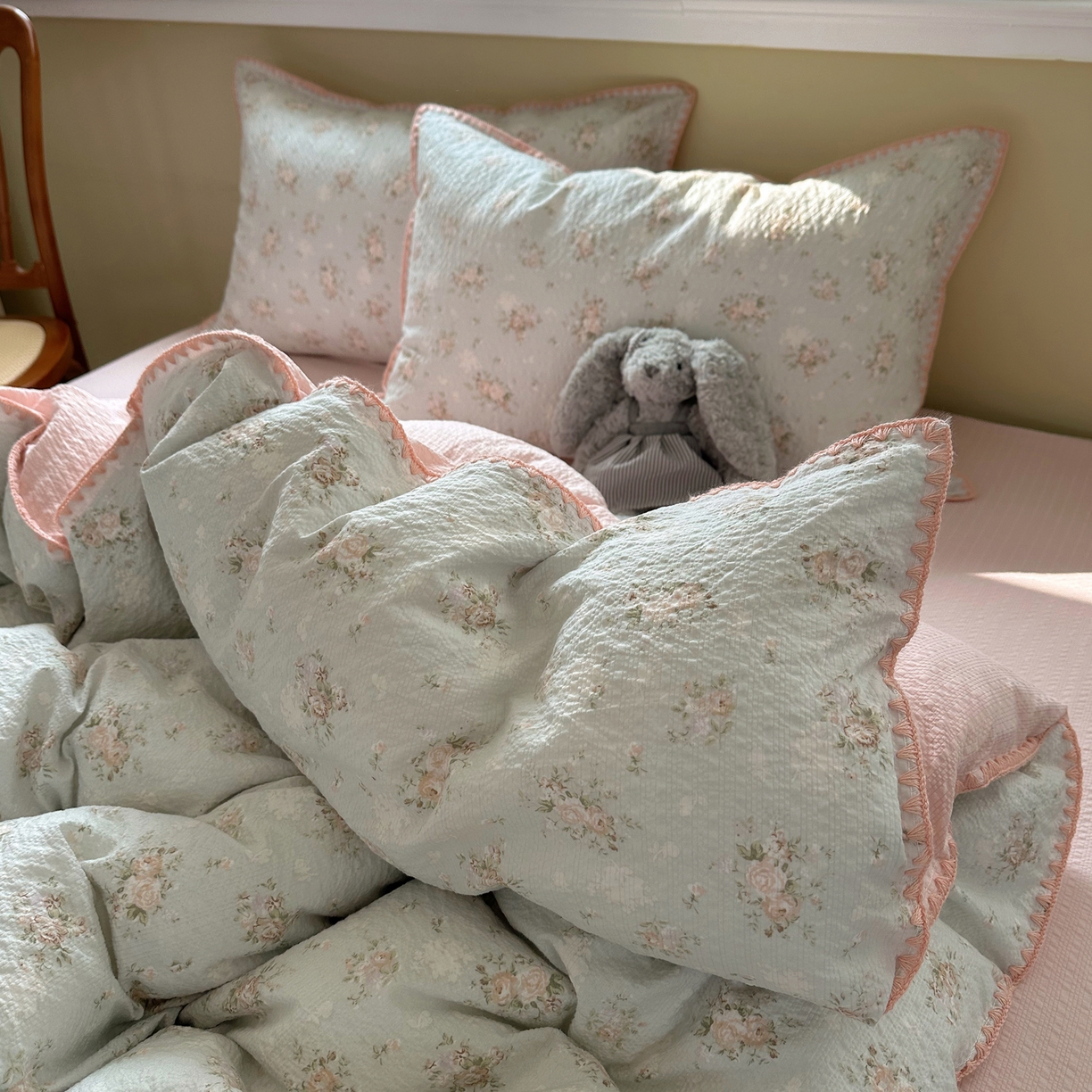 91家纺网 家纺一手货源 找家纺 几禾 2026新款高品质A类110g泡芙纱甜栗贝壳边四件套 甜栗-柔诗意