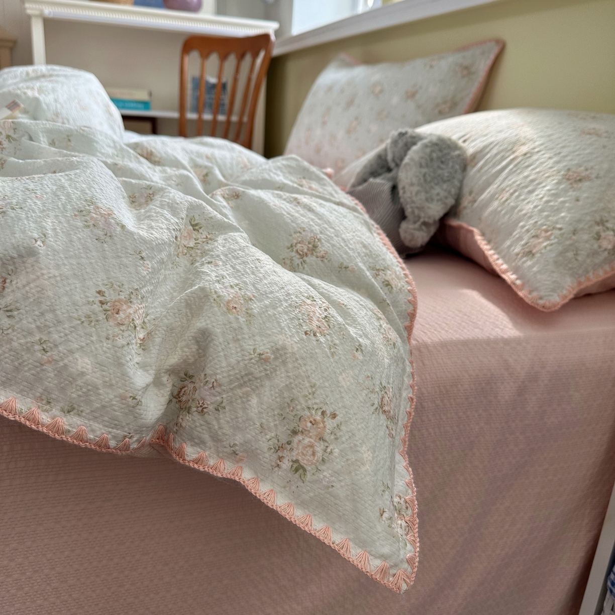 91家纺网 家纺一手货源 找家纺 几禾 2026新款高品质A类110g泡芙纱甜栗贝壳边四件套 甜栗-柔诗意