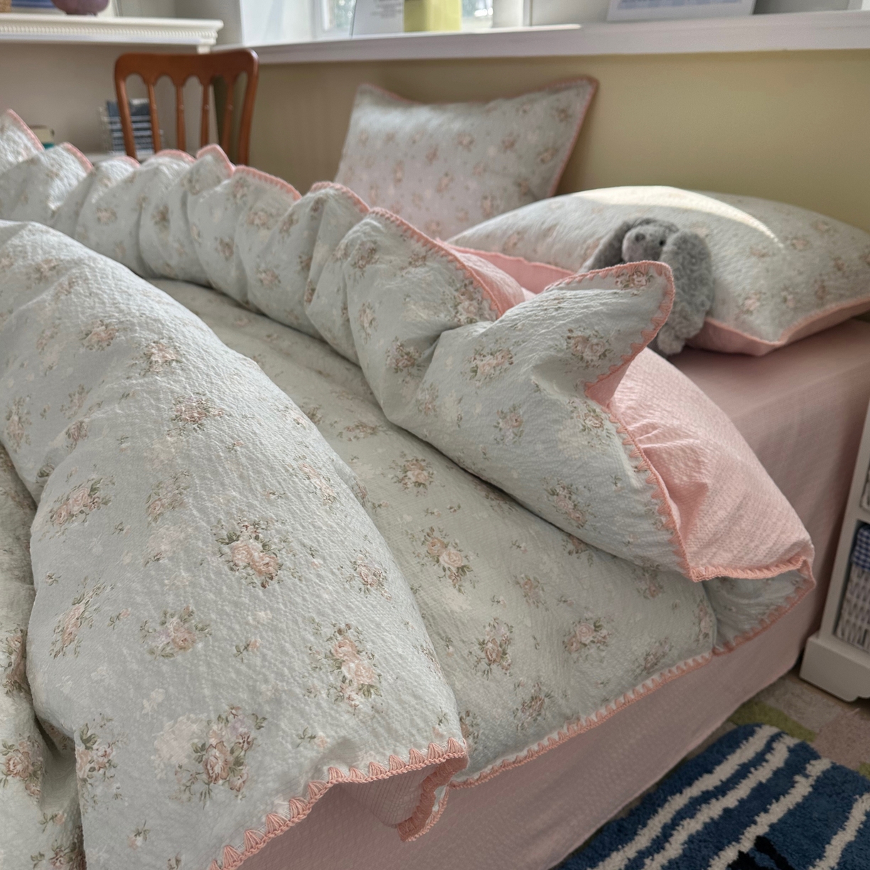 91家纺网 家纺一手货源 找家纺 几禾 2026新款高品质A类110g泡芙纱甜栗贝壳边四件套 甜栗-柔诗意