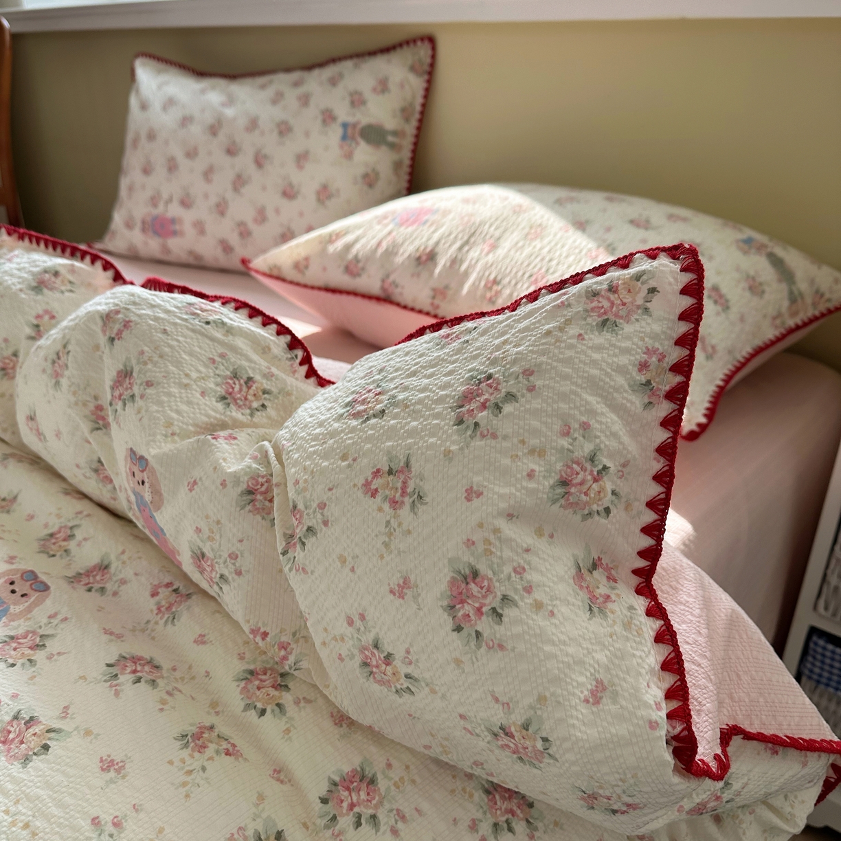 91家纺网 家纺一手货源 找家纺 几禾 2026新款高品质A类110g泡芙纱甜栗贝壳边四件套 甜栗-甜卷兔兔