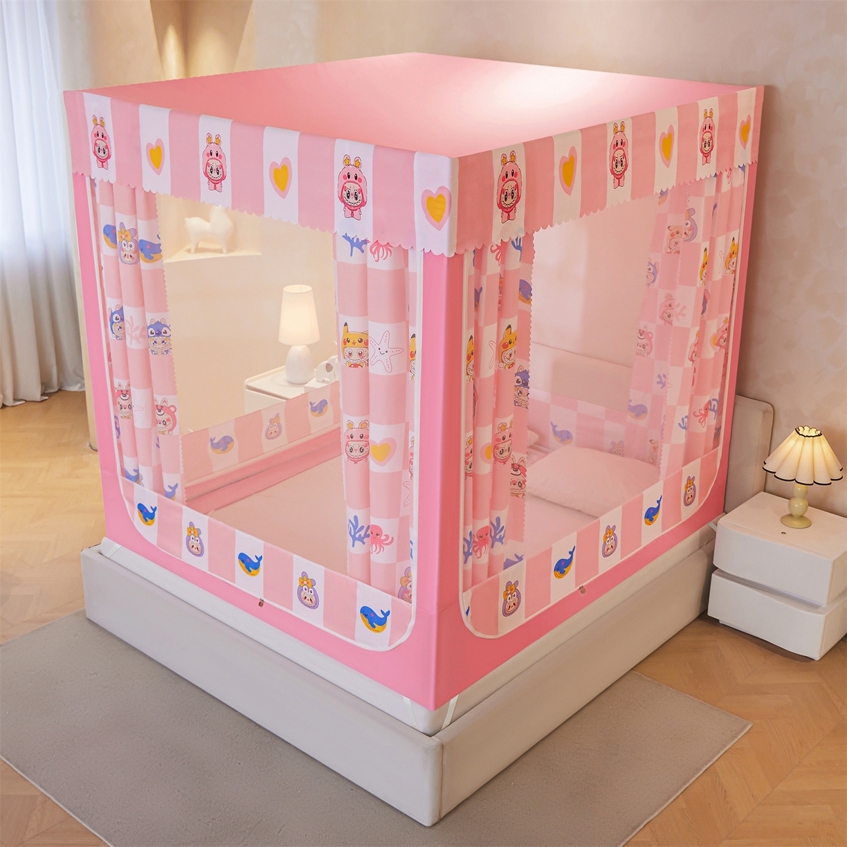 91家纺网 家纺一手货源 找家纺 迪凡保罗蚊帐 2026新款2606专版卡通回底全底AB版遮光帘坐床蚊帐 趣玩格子-带床帘