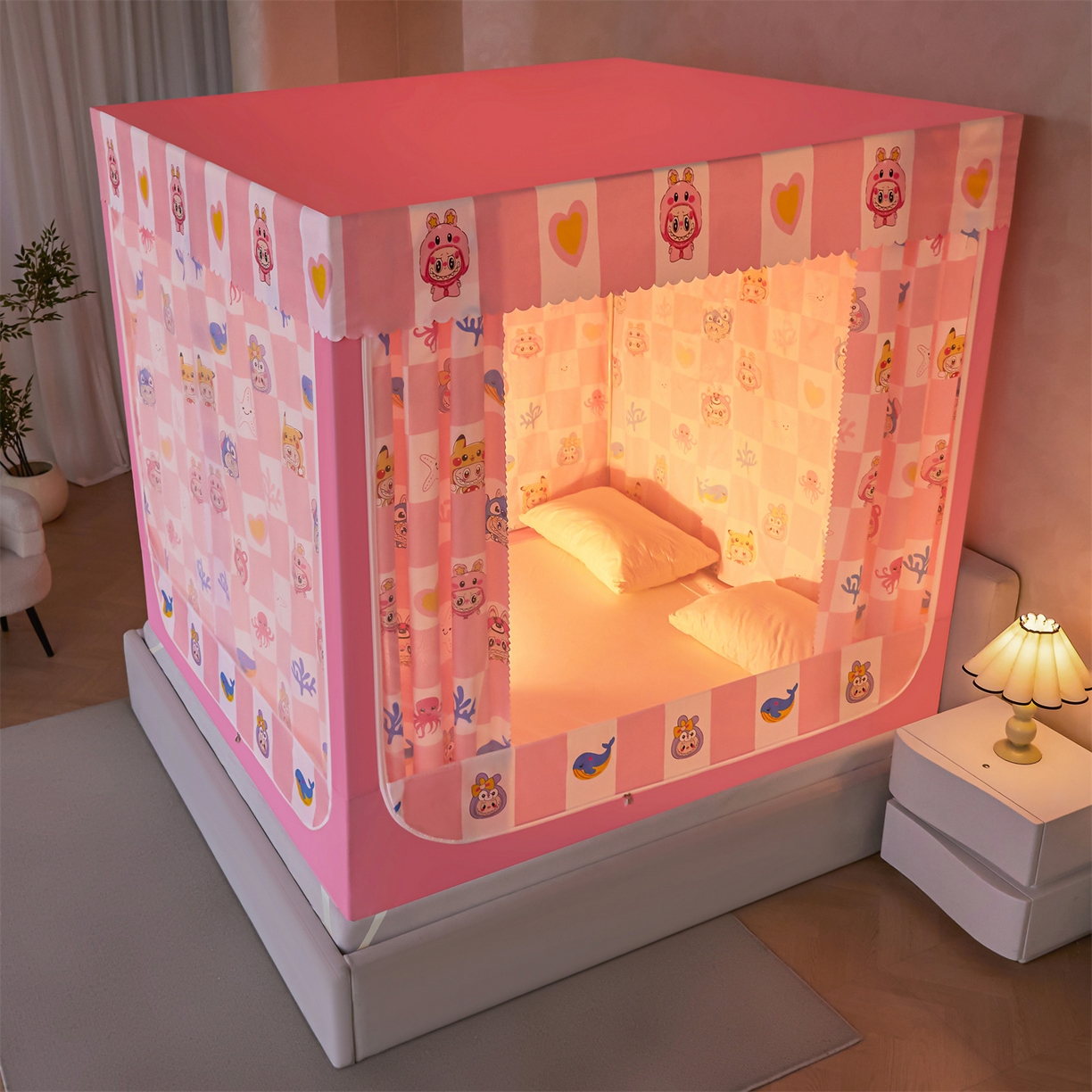 91家纺网 家纺一手货源 找家纺 迪凡保罗蚊帐 2026新款2606专版卡通回底全底AB版遮光帘坐床蚊帐 趣玩格子-无床帘