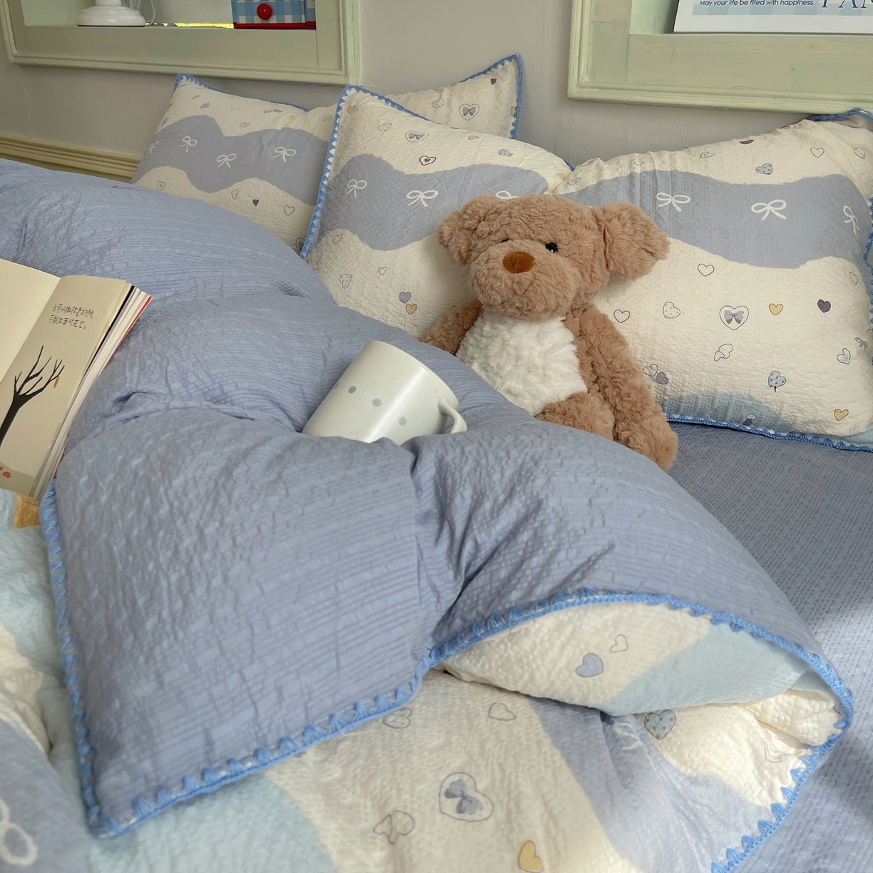 91家纺网 家纺一手货源 找家纺 凯洛奇 2026春夏新款A类高品质泡芙纱贝壳边四件套 蓝波甜心