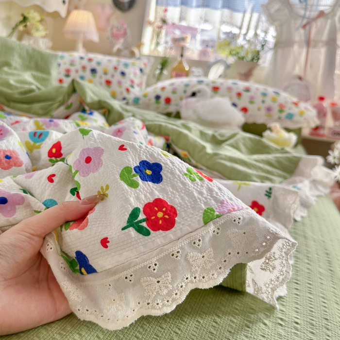 91家纺网 家纺一手货源 找家纺 贝扬思家纺 2026新款泡芙纱全棉蕾丝花边夏被-花笺系列（甜系花边撞入梦境，软乎乎的质感，治愈所有疲惫） 花笺-彩色花园