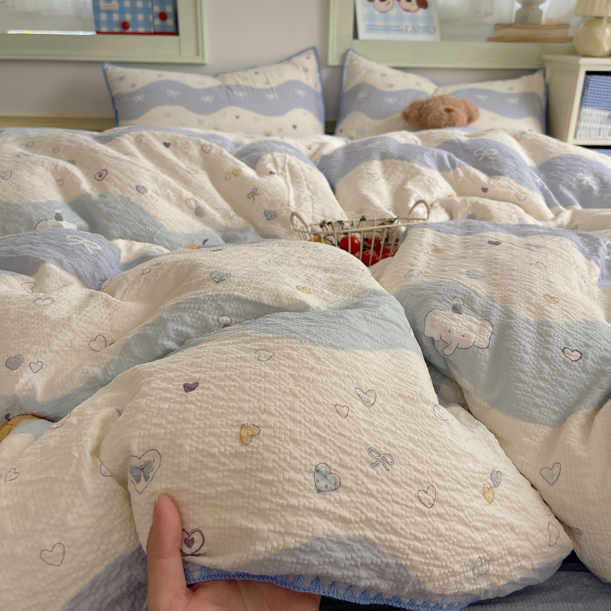 91家纺网 家纺一手货源 找家纺 凯洛奇 2026春夏新款A类高品质泡芙纱贝壳边四件套 蓝波甜心