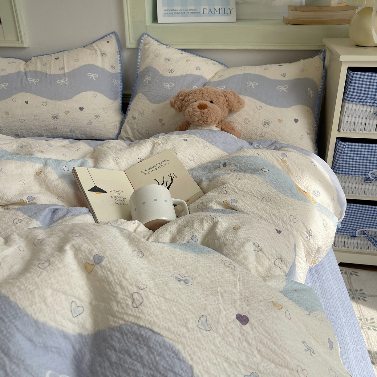 91家纺网 家纺一手货源 找家纺 凯洛奇 2026春夏新款A类高品质泡芙纱贝壳边四件套 蓝波甜心