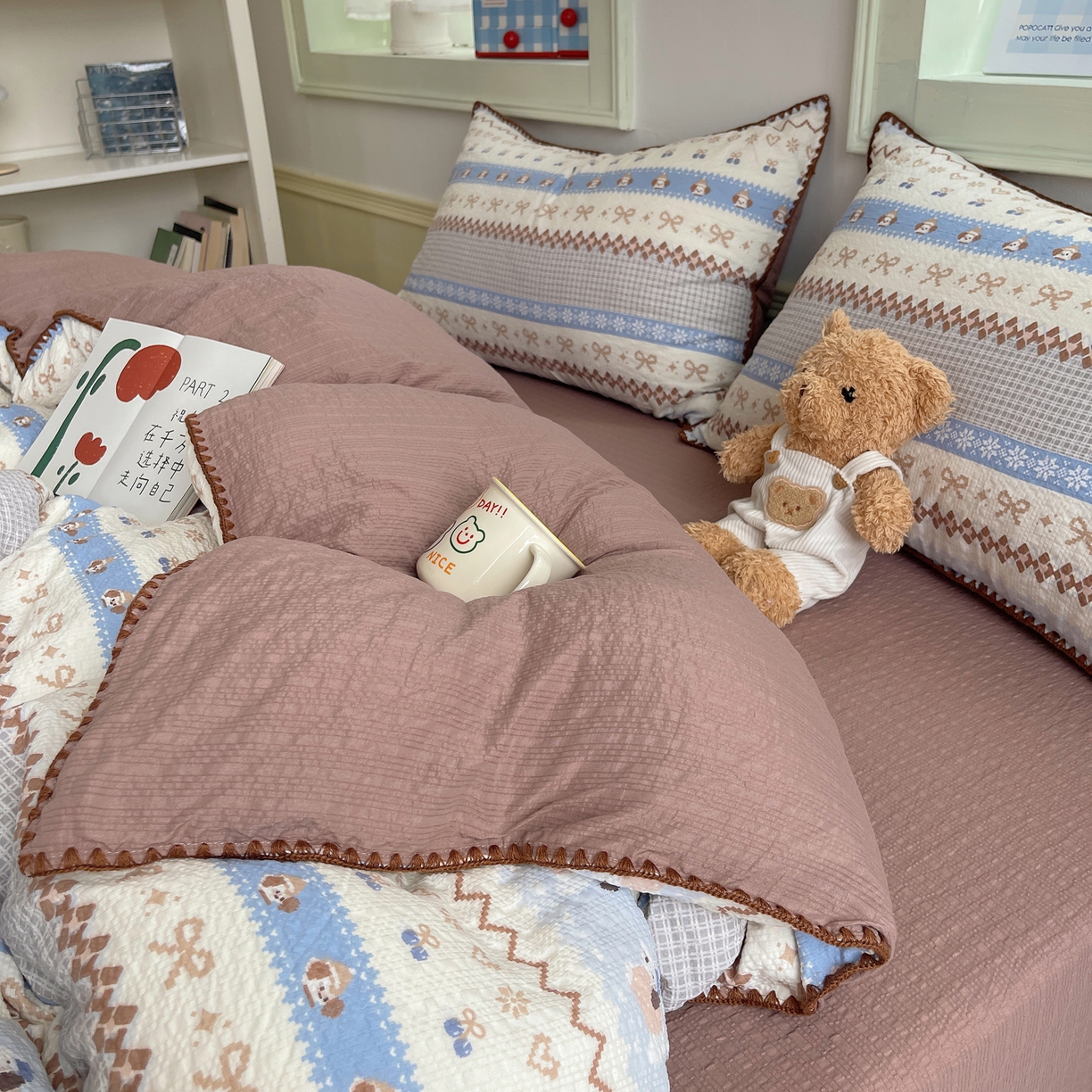 91家纺网 家纺一手货源 找家纺 凯洛奇 2026春夏新款A类高品质泡芙纱贝壳边四件套 奶芙小狗