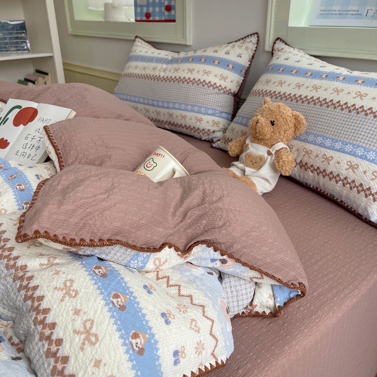 91家纺网 家纺一手货源 找家纺 凯洛奇 2026春夏新款A类高品质泡芙纱贝壳边四件套 奶芙小狗