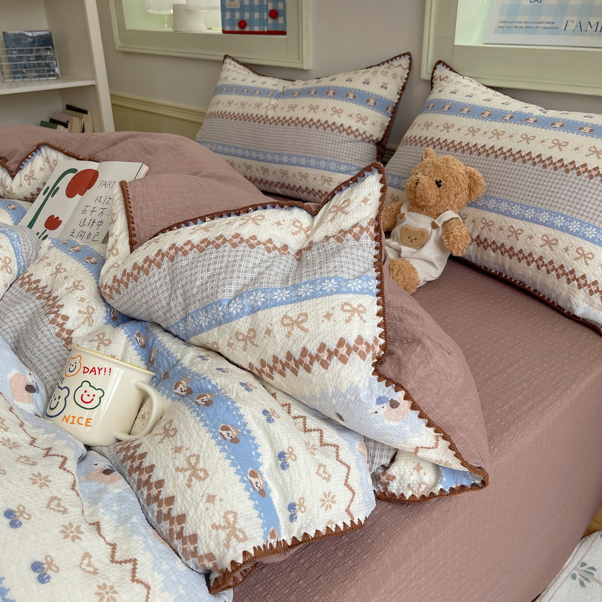 91家纺网 家纺一手货源 找家纺 凯洛奇 2026春夏新款A类高品质泡芙纱贝壳边四件套 奶芙小狗