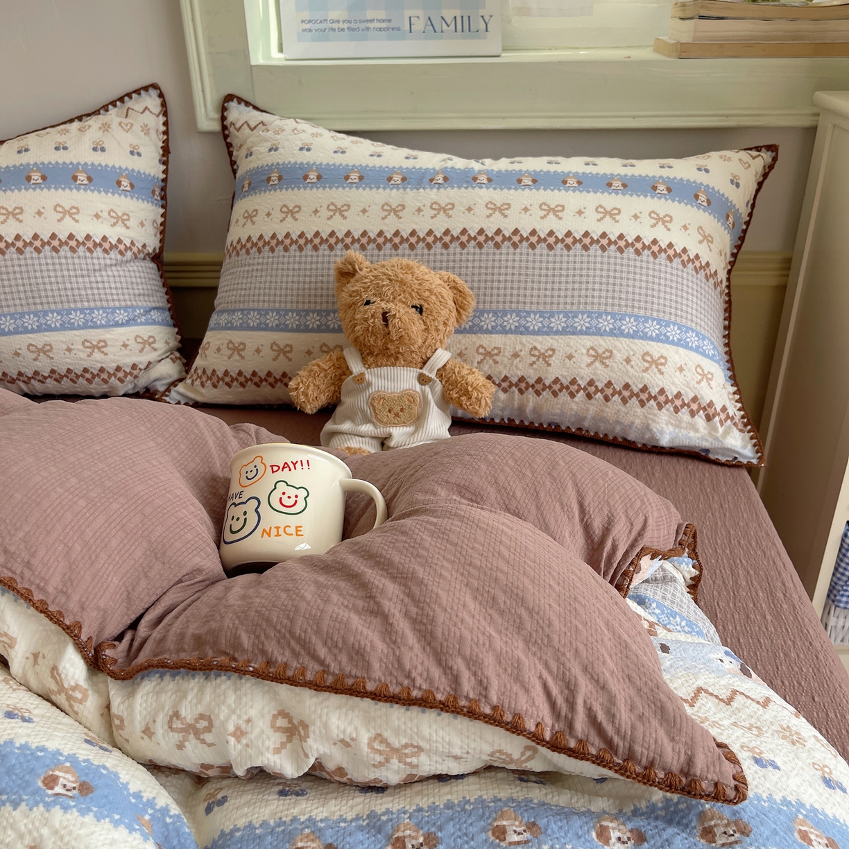 91家纺网 家纺一手货源 找家纺 凯洛奇 2026春夏新款A类高品质泡芙纱贝壳边四件套 奶芙小狗