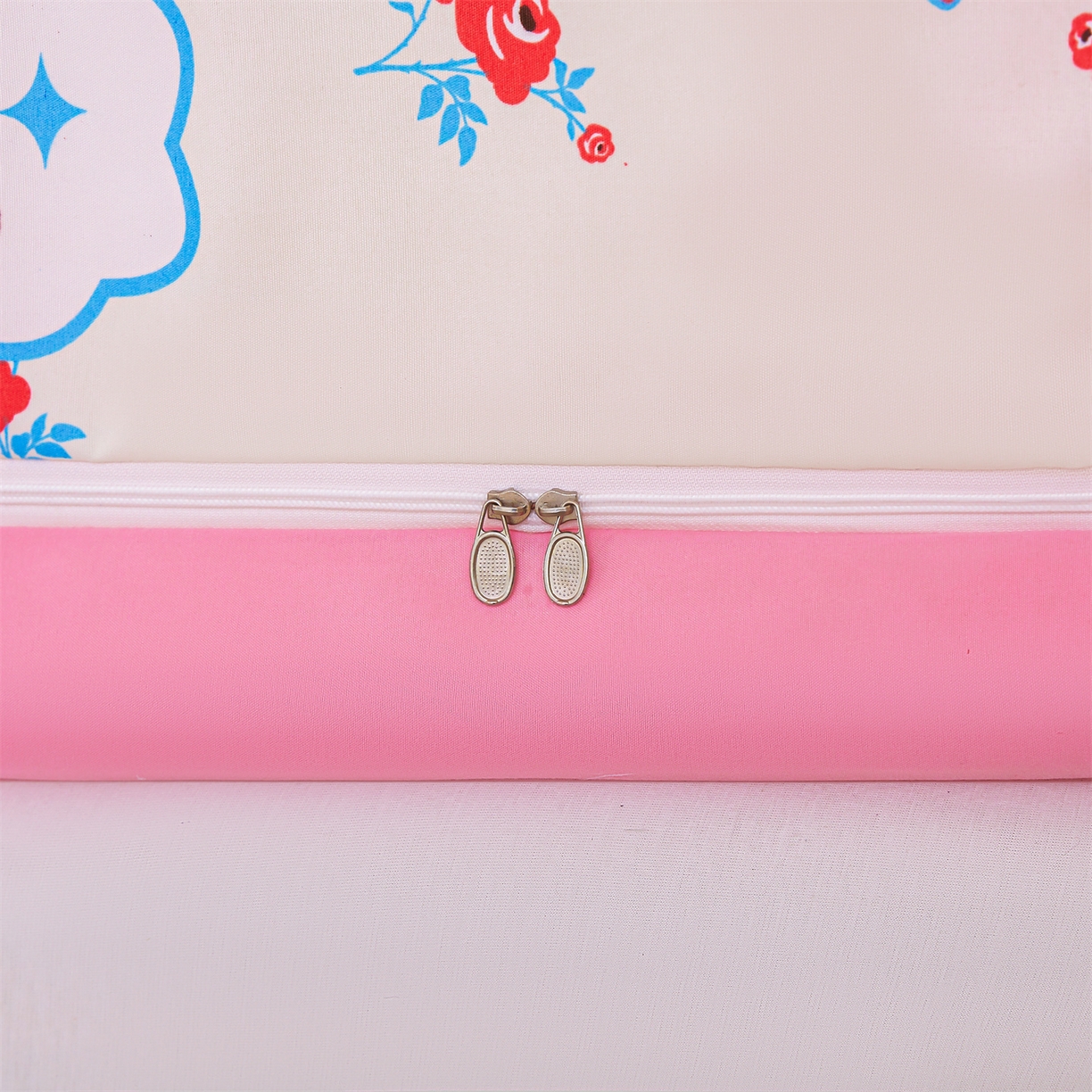 91家纺网 家纺一手货源 找家纺 迪凡保罗蚊帐 2026新款2606专版卡通回底全底AB版遮光帘坐床蚊帐 爱心兔兔-无床帘