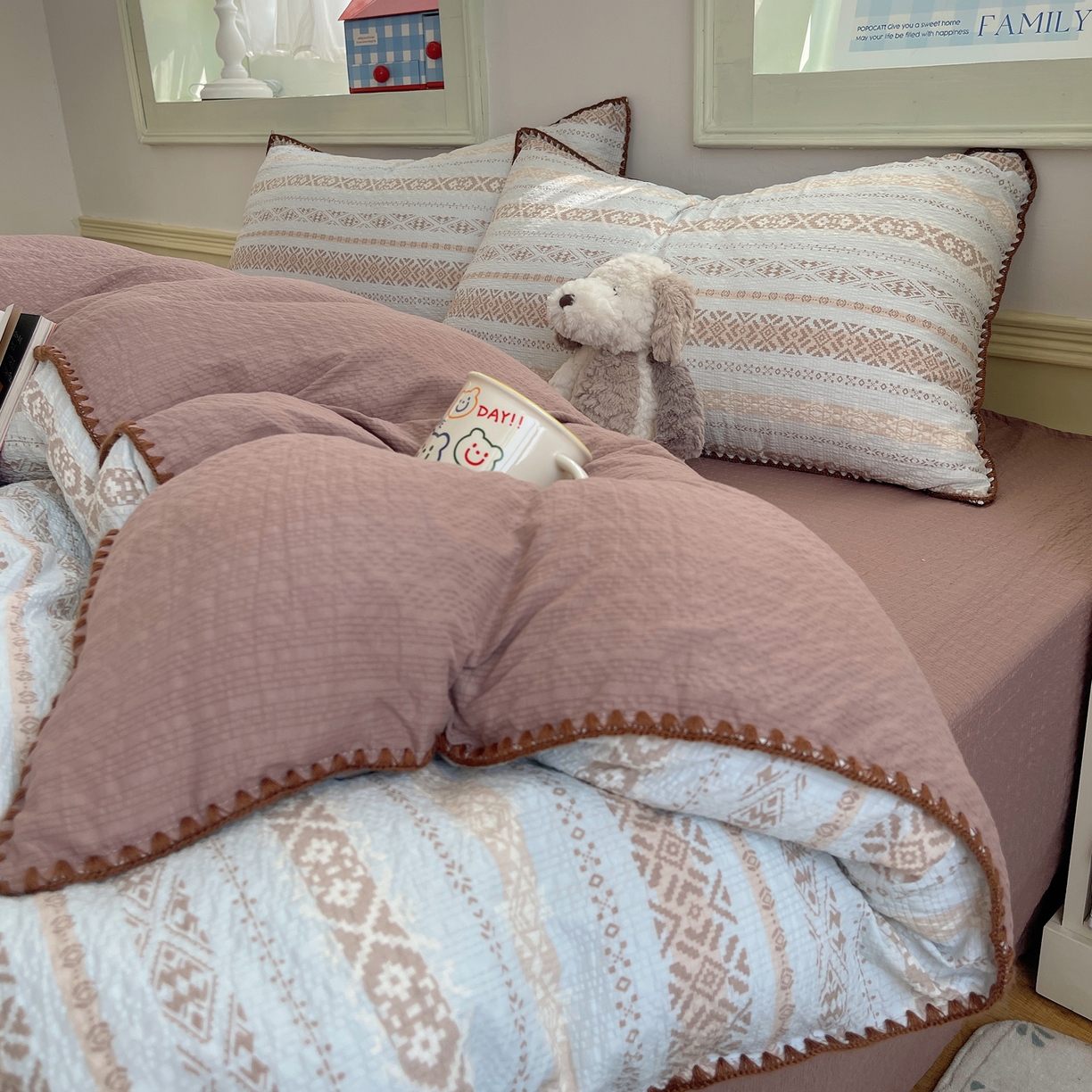 91家纺网 家纺一手货源 找家纺 凯洛奇 2026春夏新款A类高品质泡芙纱贝壳边四件套 雾野梦境