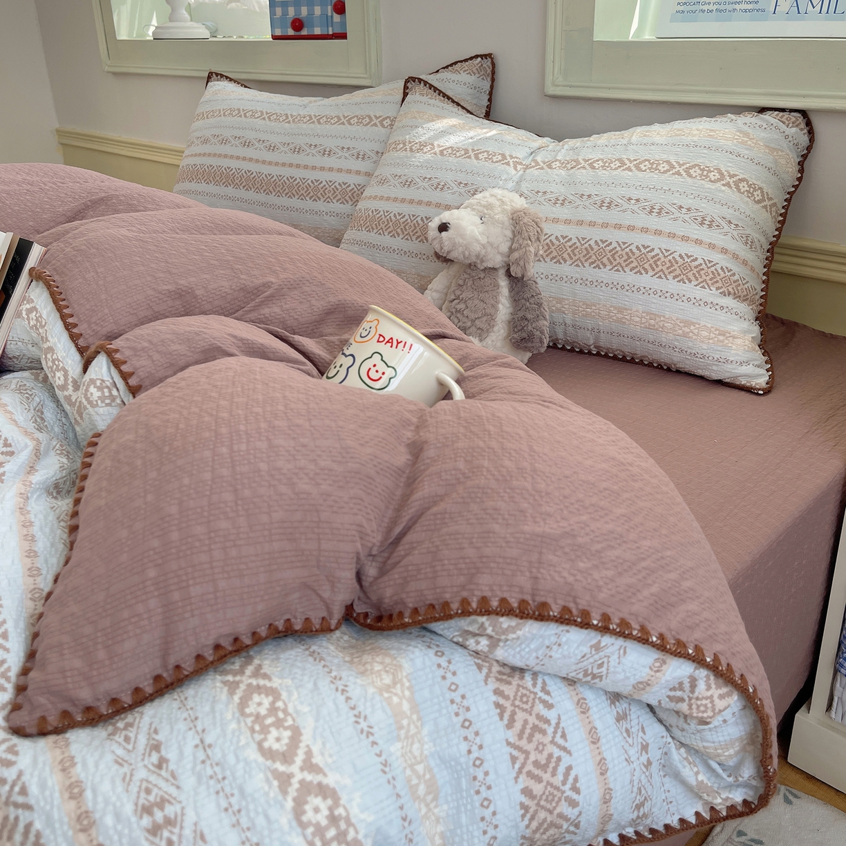 91家纺网 家纺一手货源 找家纺 凯洛奇 2026春夏新款A类高品质泡芙纱贝壳边四件套 雾野梦境