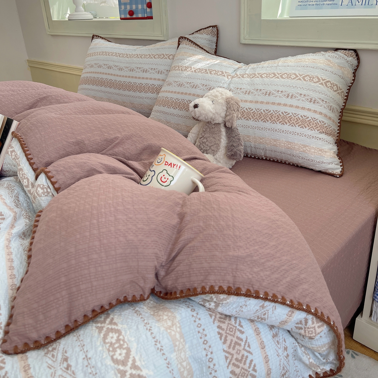 91家纺网 家纺一手货源 找家纺 凯洛奇 2026春夏新款A类高品质泡芙纱贝壳边四件套 雾野梦境