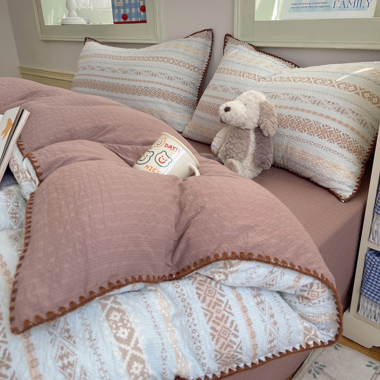 91家纺网 家纺一手货源 找家纺 凯洛奇 2026春夏新款A类高品质泡芙纱贝壳边四件套 雾野梦境