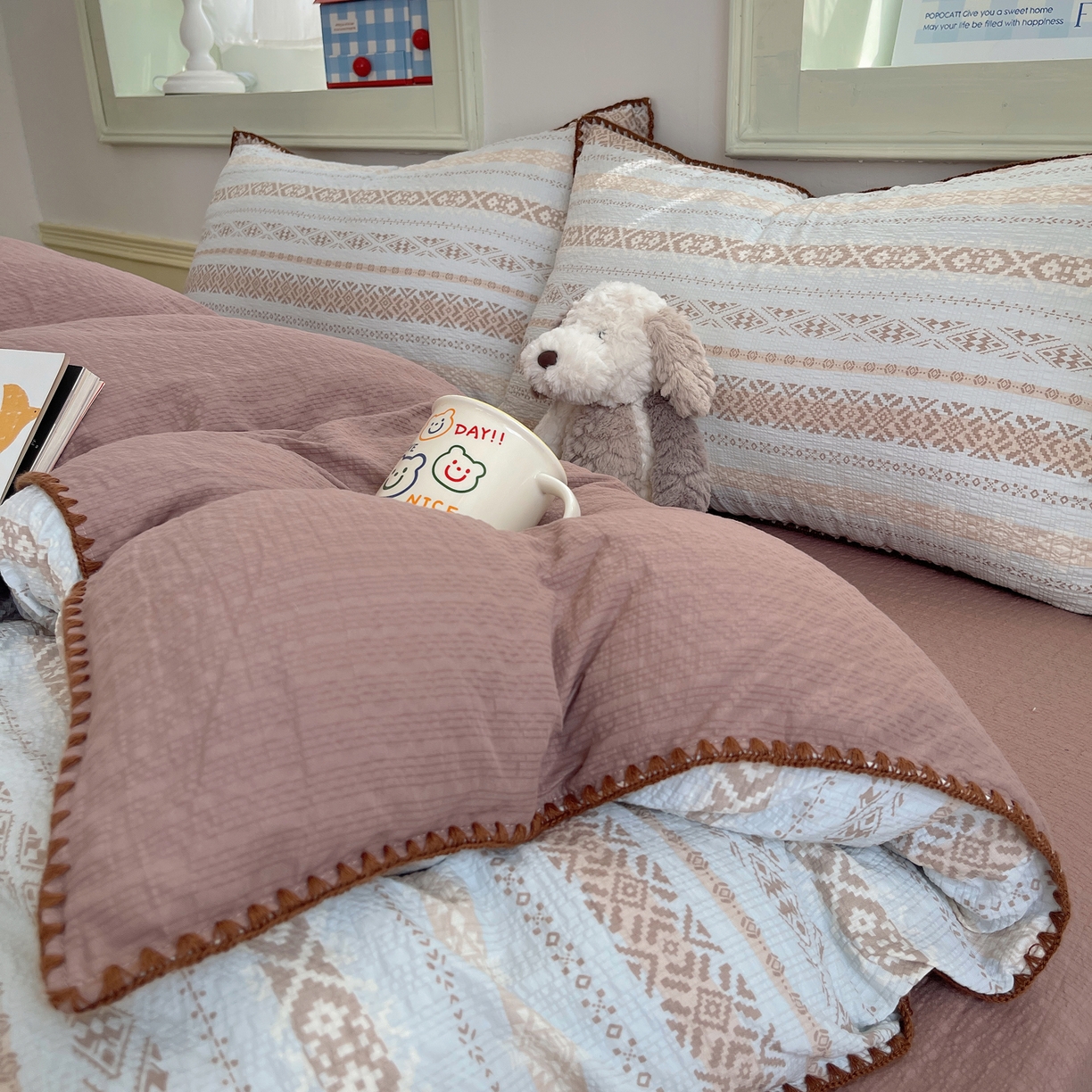 91家纺网 家纺一手货源 找家纺 凯洛奇 2026春夏新款A类高品质泡芙纱贝壳边四件套 雾野梦境