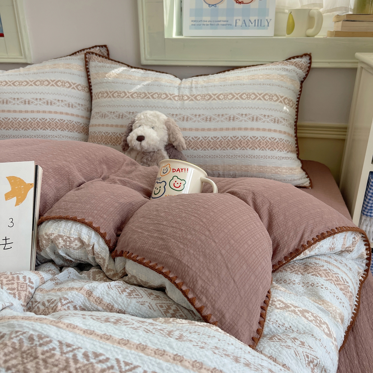 91家纺网 家纺一手货源 找家纺 凯洛奇 2026春夏新款A类高品质泡芙纱贝壳边四件套 雾野梦境