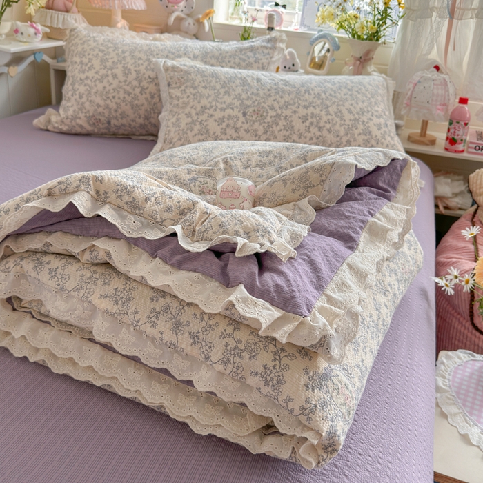 91家纺网 家纺一手货源 找家纺 贝扬思家纺 2026新款泡芙纱全棉蕾丝花边夏被-花笺系列（甜系花边撞入梦境，软乎乎的质感，治愈所有疲惫） 花笺-蕾丝花匣
