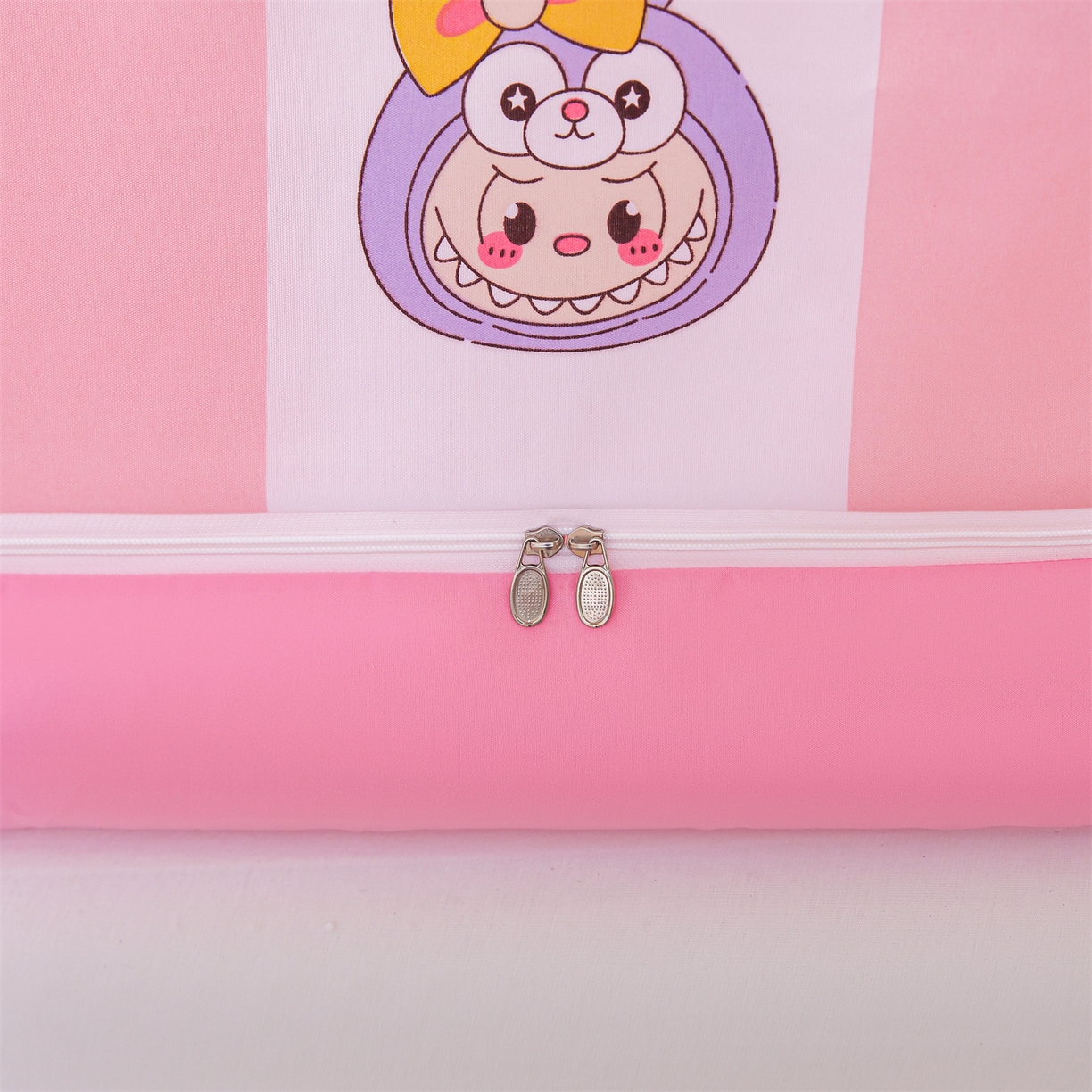 91家纺网 家纺一手货源 找家纺 迪凡保罗蚊帐 2026新款2606专版卡通回底全底AB版遮光帘坐床蚊帐 趣玩格子-带床帘