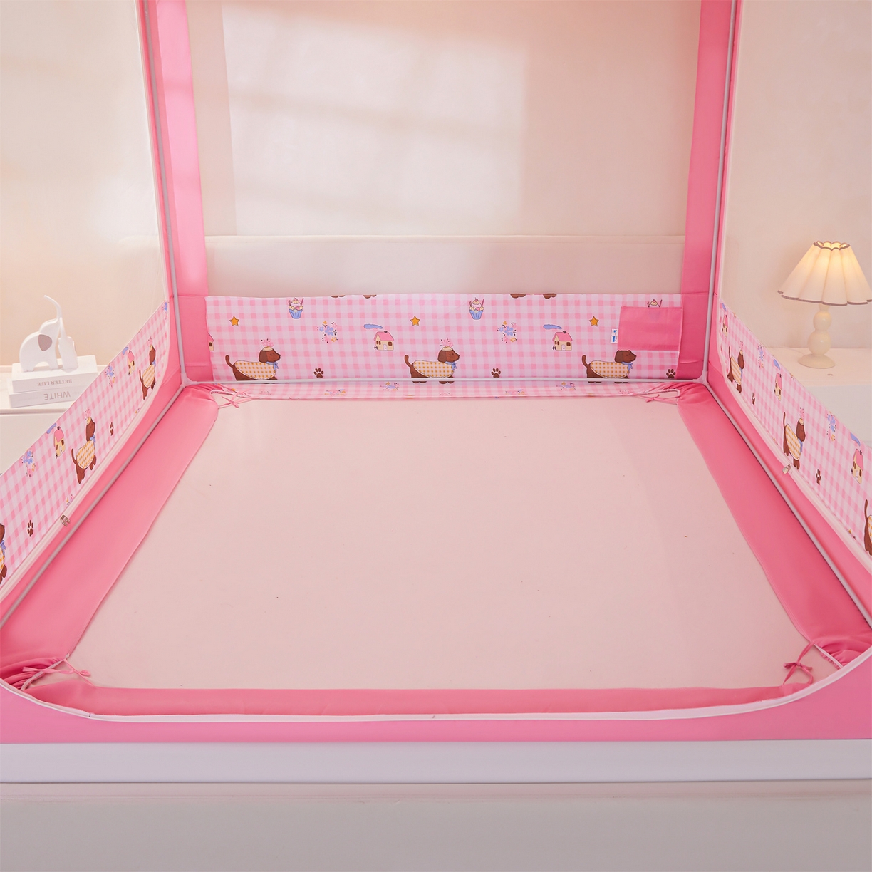 91家纺网 家纺一手货源 找家纺 迪凡保罗蚊帐 2026新款2606专版卡通回底全底AB版遮光帘坐床蚊帐 拉拉狗-无床帘