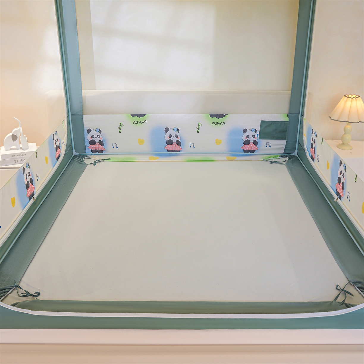 91家纺网 家纺一手货源 找家纺 迪凡保罗蚊帐 2026新款2606专版卡通回底全底AB版遮光帘坐床蚊帐 爱心熊猫-无床帘