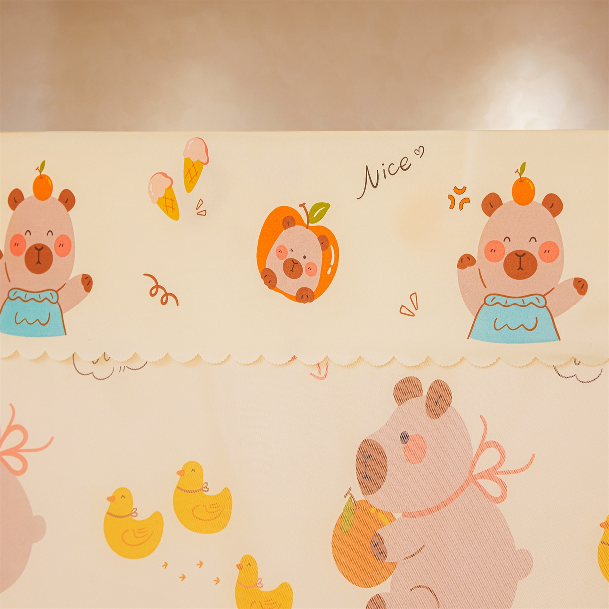 91家纺网 家纺一手货源 找家纺 迪凡保罗蚊帐 2026新款2606专版卡通回底全底AB版遮光帘坐床蚊帐 水豚派对-无床帘