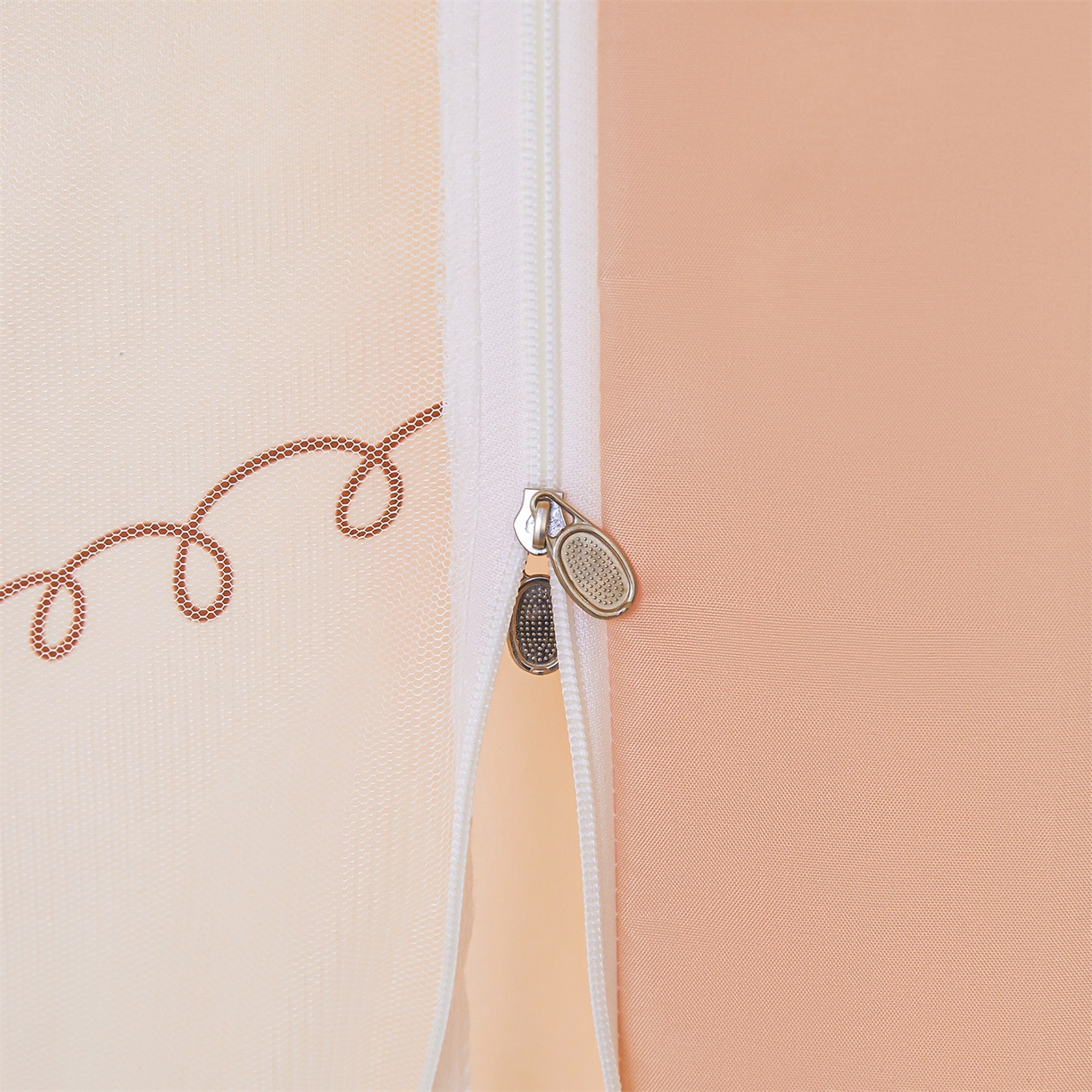 91家纺网 家纺一手货源 找家纺 迪凡保罗蚊帐 2026新款2606专版卡通回底全底AB版遮光帘坐床蚊帐 水豚派对-带床帘