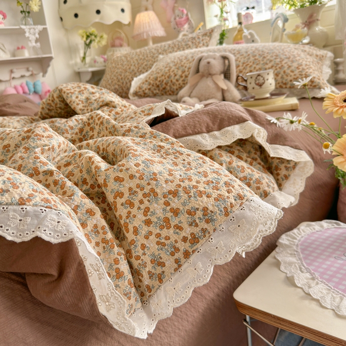 91家纺网 家纺一手货源 找家纺 贝扬思家纺 2026新款泡芙纱全棉蕾丝花边夏被-花笺系列（甜系花边撞入梦境，软乎乎的质感，治愈所有疲惫） 花笺-暖橘枝