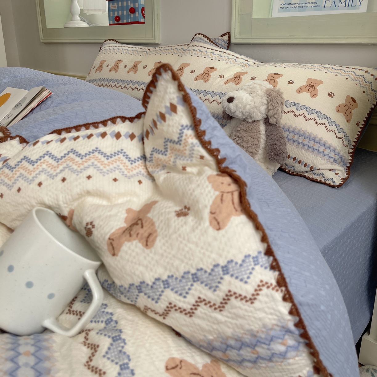 91家纺网 家纺一手货源 找家纺 凯洛奇 2026春夏新款A类高品质泡芙纱贝壳边四件套 小熊部落